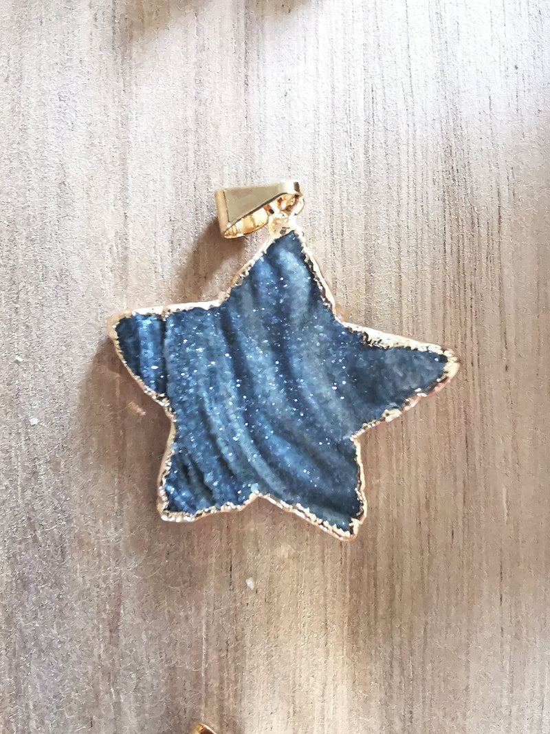 PENDENTIF ÉTOILES DE CALCEDOINE BLEUE - DORÉ